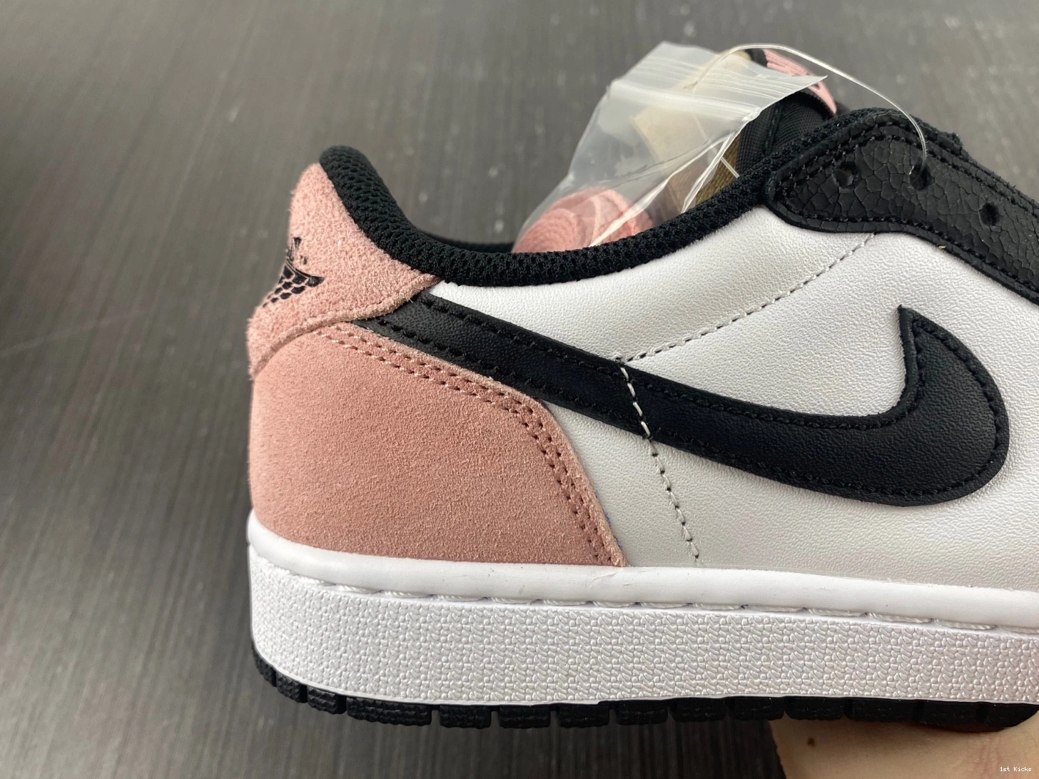 OG Bleached Low - Coral 1 CZ0790-061 Jordan 0107